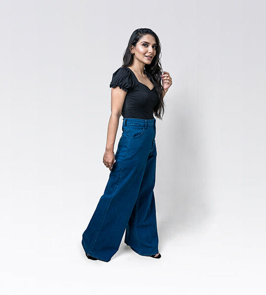 Black Half Puffered Top