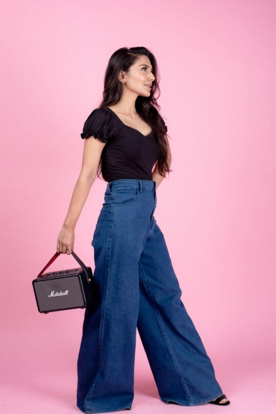 Black Half Puffed Top